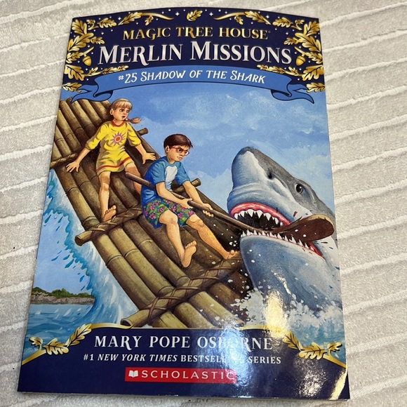 Three Scholastic books - Picture 3 of 4